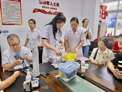 雨城區(qū)關(guān)工委社區(qū)工作團(tuán) 暑期黨史教育與心理健康關(guān)愛(ài)活動(dòng)中的營(yíng)養(yǎng)健康咨詢服務(wù)